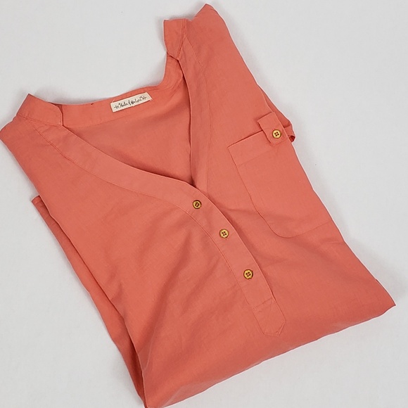 Hester & Orchard V-neck Button Down Top - Picture 3 of 10